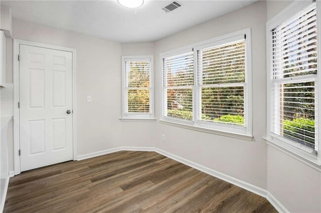 Building Photo - 1813 N Creek Cir