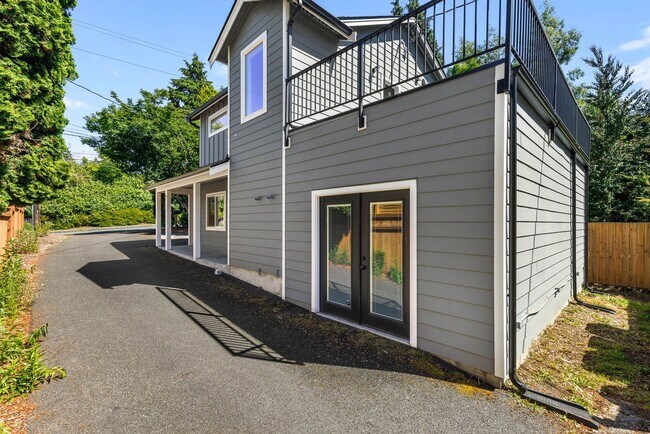 Building Photo - 9519 5th Ave NE