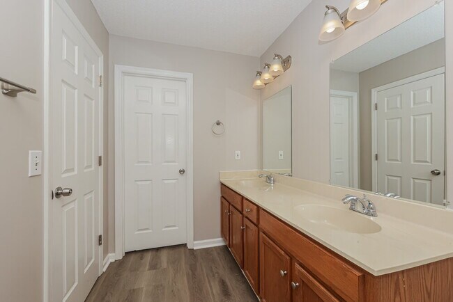 Building Photo - 5356 Sunnyvale Dr