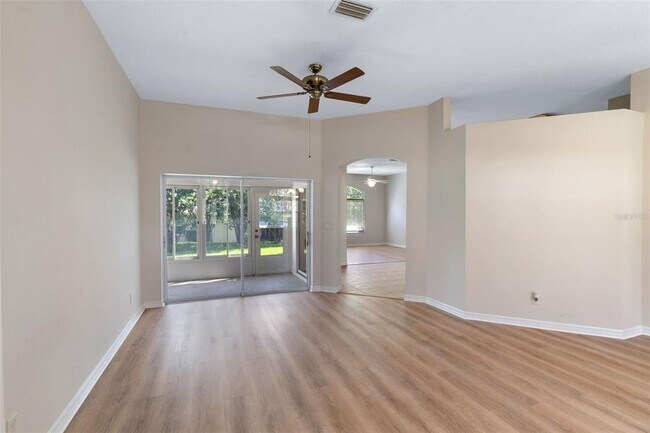 Building Photo - 26908 Honeymoon Ave