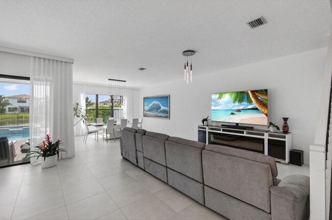 Building Photo - 17222 Blue Bayou Dr