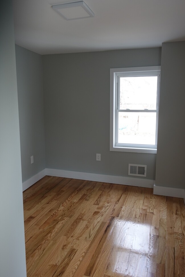 Building Photo - MOVE INTO A NEWLY RENOVATED--3 Bedroom, 2 ...