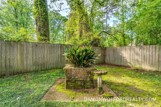 Building Photo - 1827 Parkridge Dr