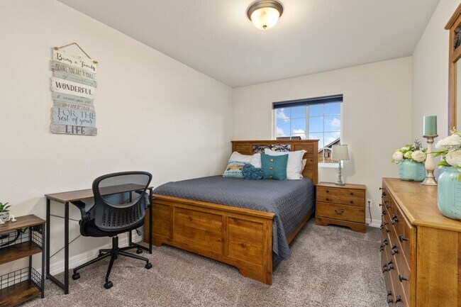 Building Photo - Beautiful 3 Bed 2.5 Bath House in NE Fort ...