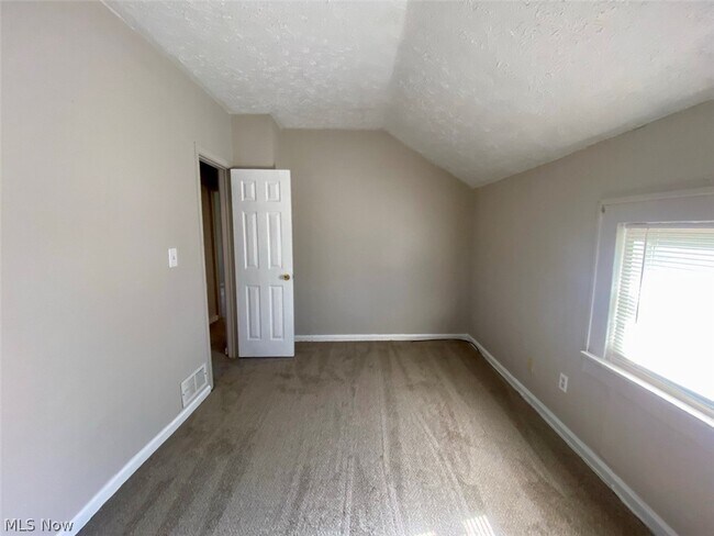 Building Photo - 748 Merton Ave