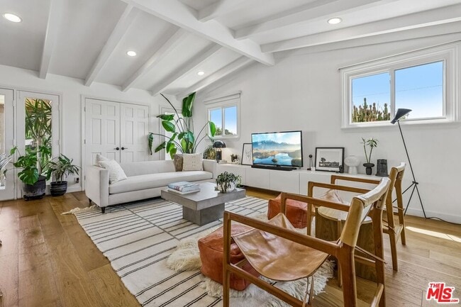 Building Photo - 5646 S Sherbourne Dr