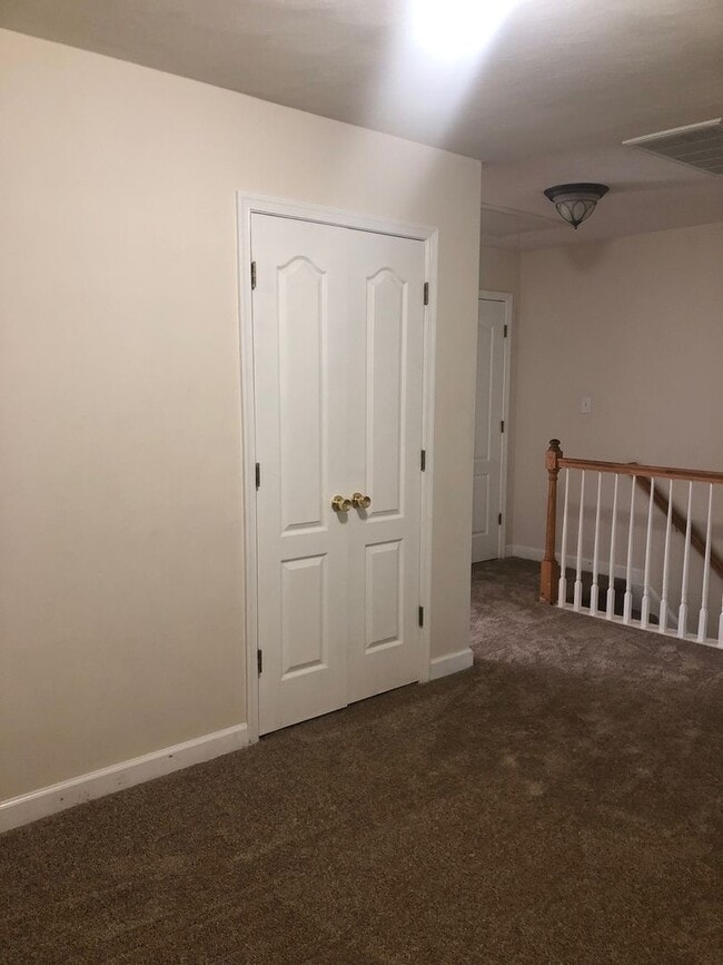 Building Photo - WELL MAINTAINED 2 BEDROOM CONDO