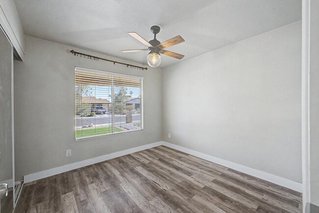 Building Photo - 4048 E Dahlia Dr