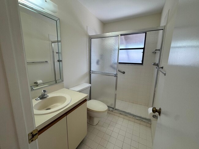 Building Photo - 446 Knollwood Ct