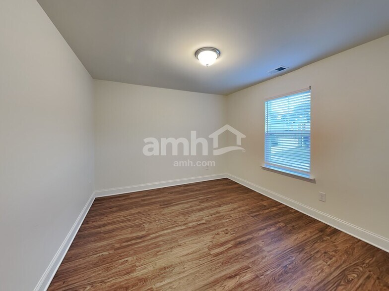 Building Photo - 109 Fairway Dr