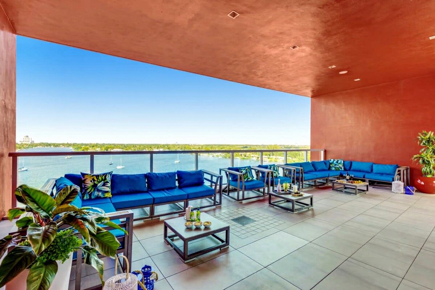 Building Photo - 101 N Ocean Dr