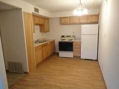 Interior Photo - 17 Becker St