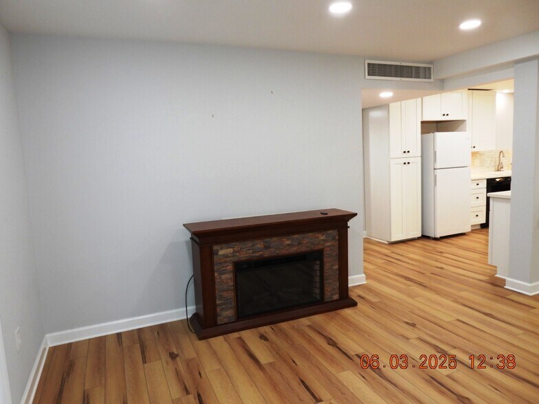 Building Photo - 5260 Crossbow Cir
