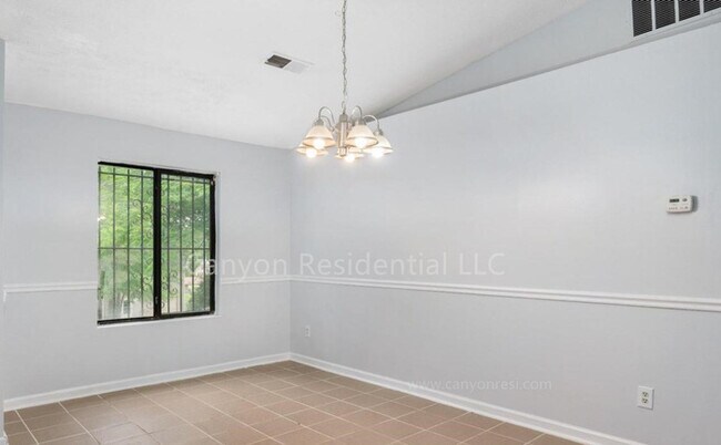 Building Photo - 5825 Vernier Dr SW