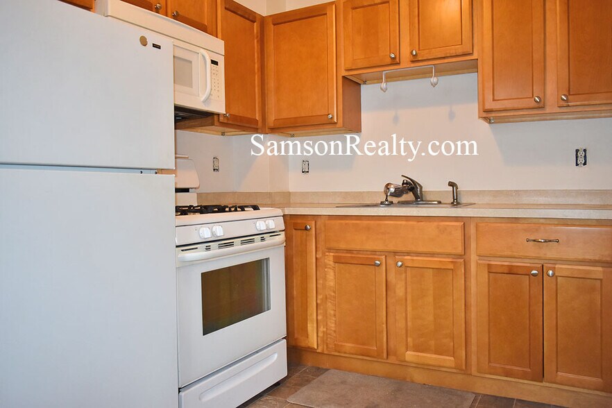 Building Photo - 40 Sessions St