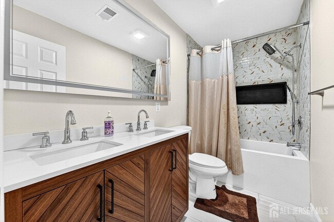 Building Photo - 2406 Bayhead Dr