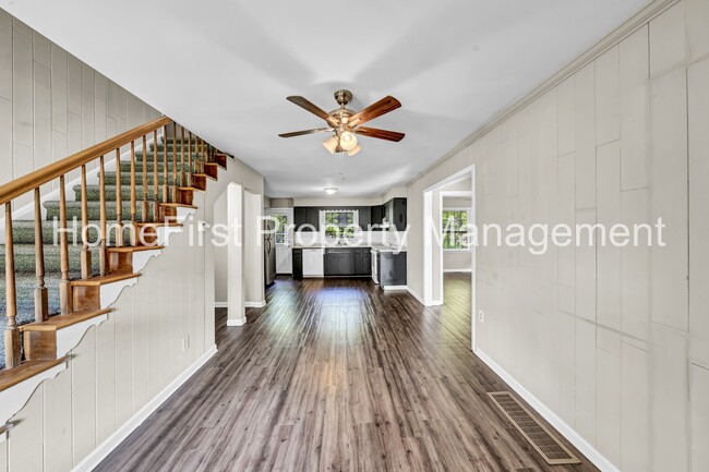 Building Photo - 105 Meadowlark Dr