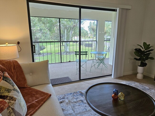 Building Photo - Seasonal Short-Term 2 Bedroom 2 Bathroom 2nd Floor Condo in Estancias of Capri Isles!