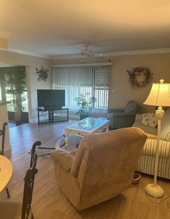Living - 5770 Trailwinds Dr