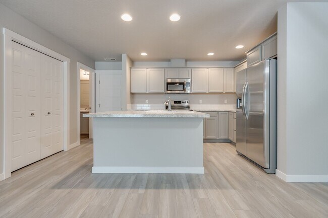 Building Photo - You can be HOME in this beautiful townhome!