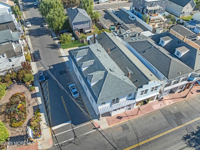 Building Photo - 132 Bay Ave