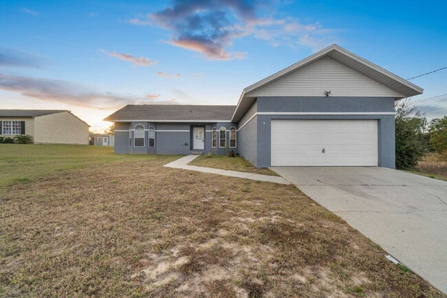 Building Photo - 3BR, 2BA available now in Silver Springs Shores