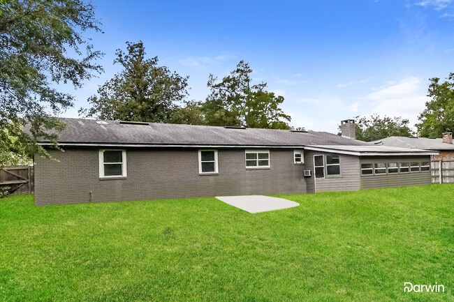 Building Photo - 1141 Alderman Rd E