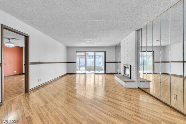 Building Photo - 2457 Swan Ln