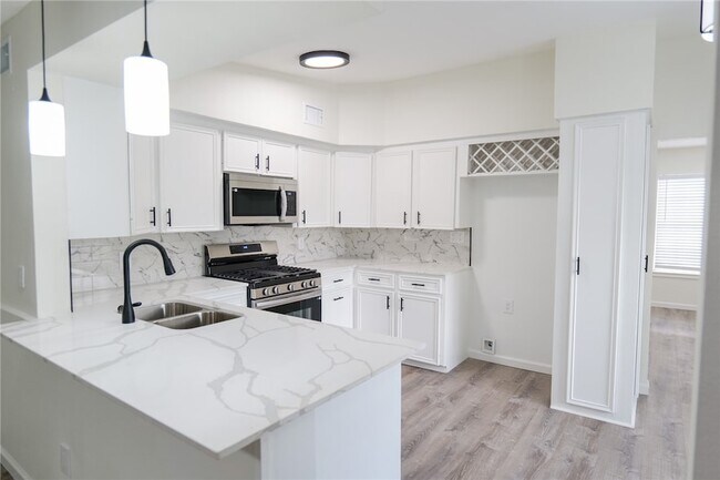 Building Photo - 10822 Mayfield Dr