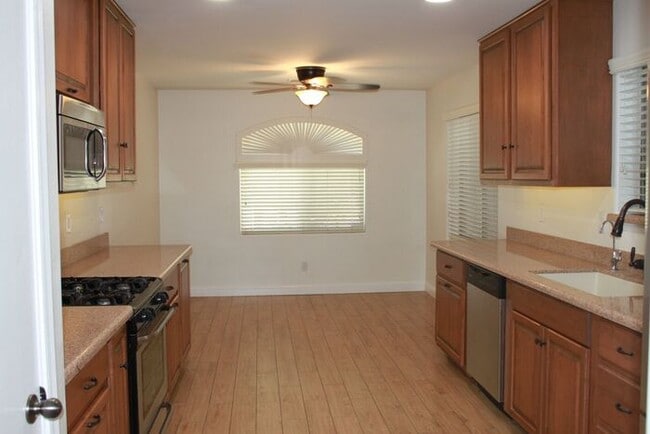 Building Photo - Adorable 3 Bedroom in Pecan Creek South
