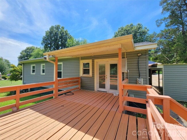 Building Photo - 135 Oak Grove Rd