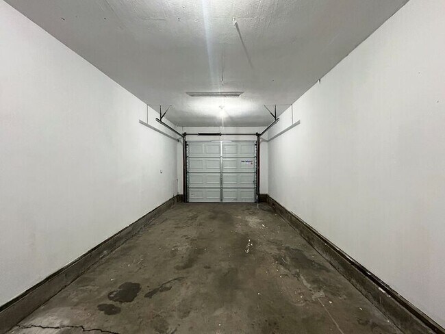 Building Photo - 267 S 40th St