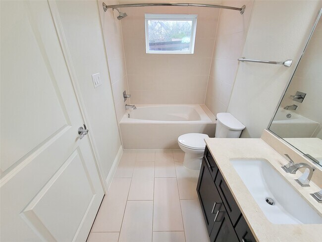 Building Photo - 5520 Kiam St