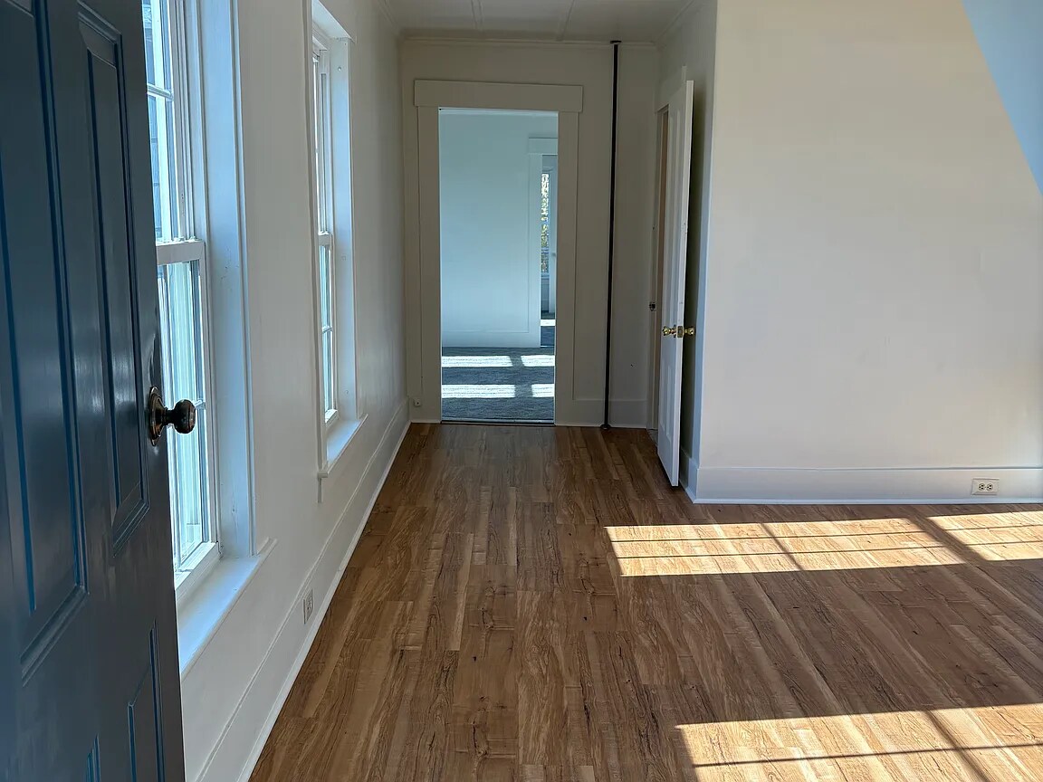 Building Photo - 144 Rumford St