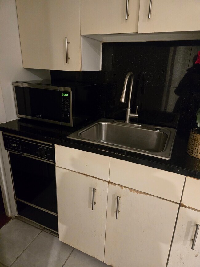 Building Photo - 603 55th St