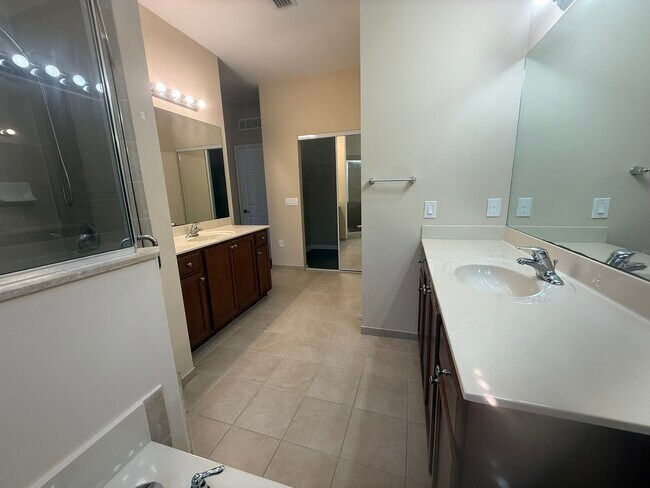 Building Photo - 3236 NW 31st Terrace