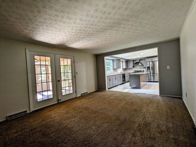 Building Photo - Center Hall Colonial for rent in Hudson!