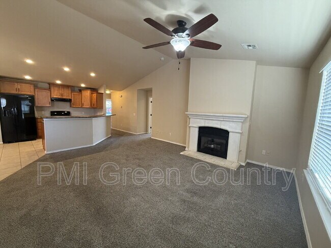 Building Photo - 8946 S 260th E Ave