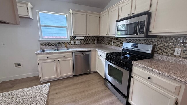 Building Photo - 1207 Darless Dr