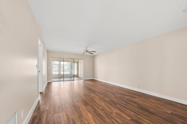 Building Photo - 270 Cape Cod Cir