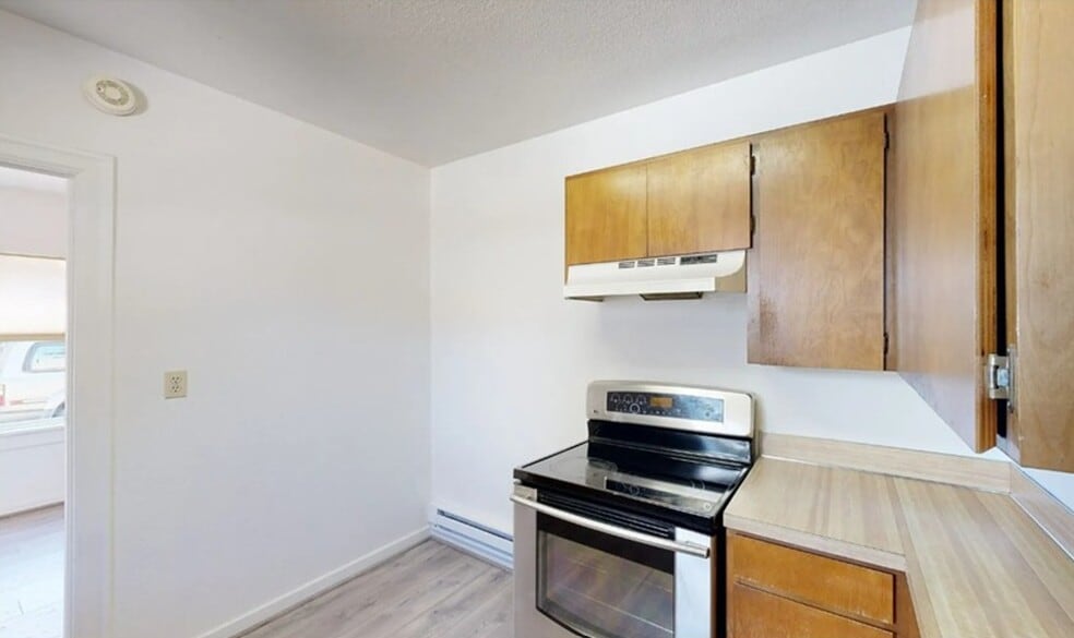 Kitchen/Dining - 605 W Whitman Dr