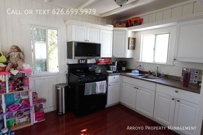 Building Photo - 417 S Canyon Blvd