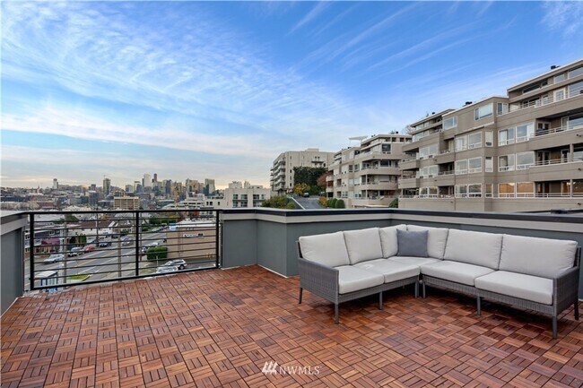 Building Photo - Modern Townhouse with Rooftop Deck & Skyli...
