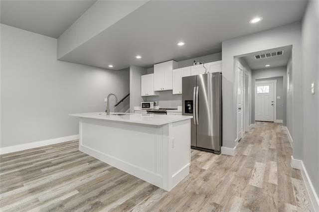 Building Photo - 401-403-403 W Elm St