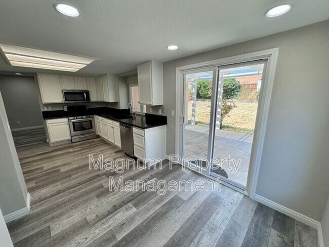 Building Photo - 39739 Creative Dr