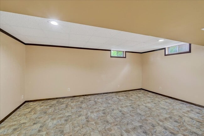 Building Photo - 1806 Golden Oak Ln