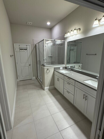 Building Photo - 4237 Shavano Dr