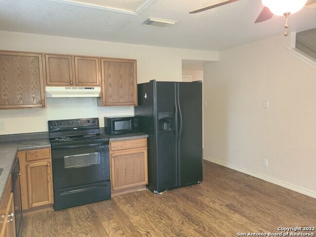 Building Photo - 3 Bedroom with Game Room!