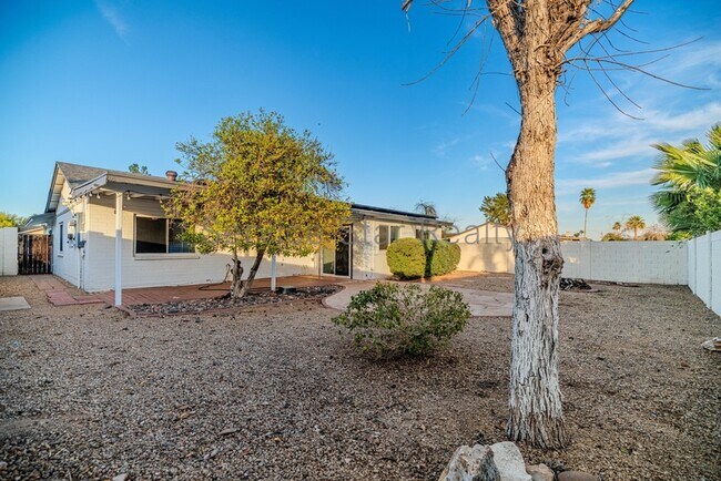 Building Photo - 2609 E Aster Dr