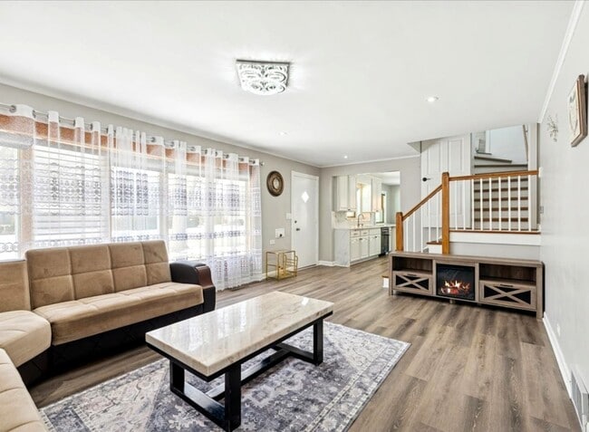 Building Photo - 507 S Waterman Ave